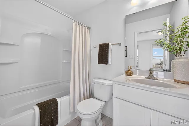 $633,965 | 210 Marais Temps Clair Drive, St. Charles, MO 63301