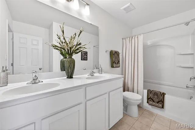 $633,965 | 210 Marais Temps Clair Drive, St. Charles, MO 63301