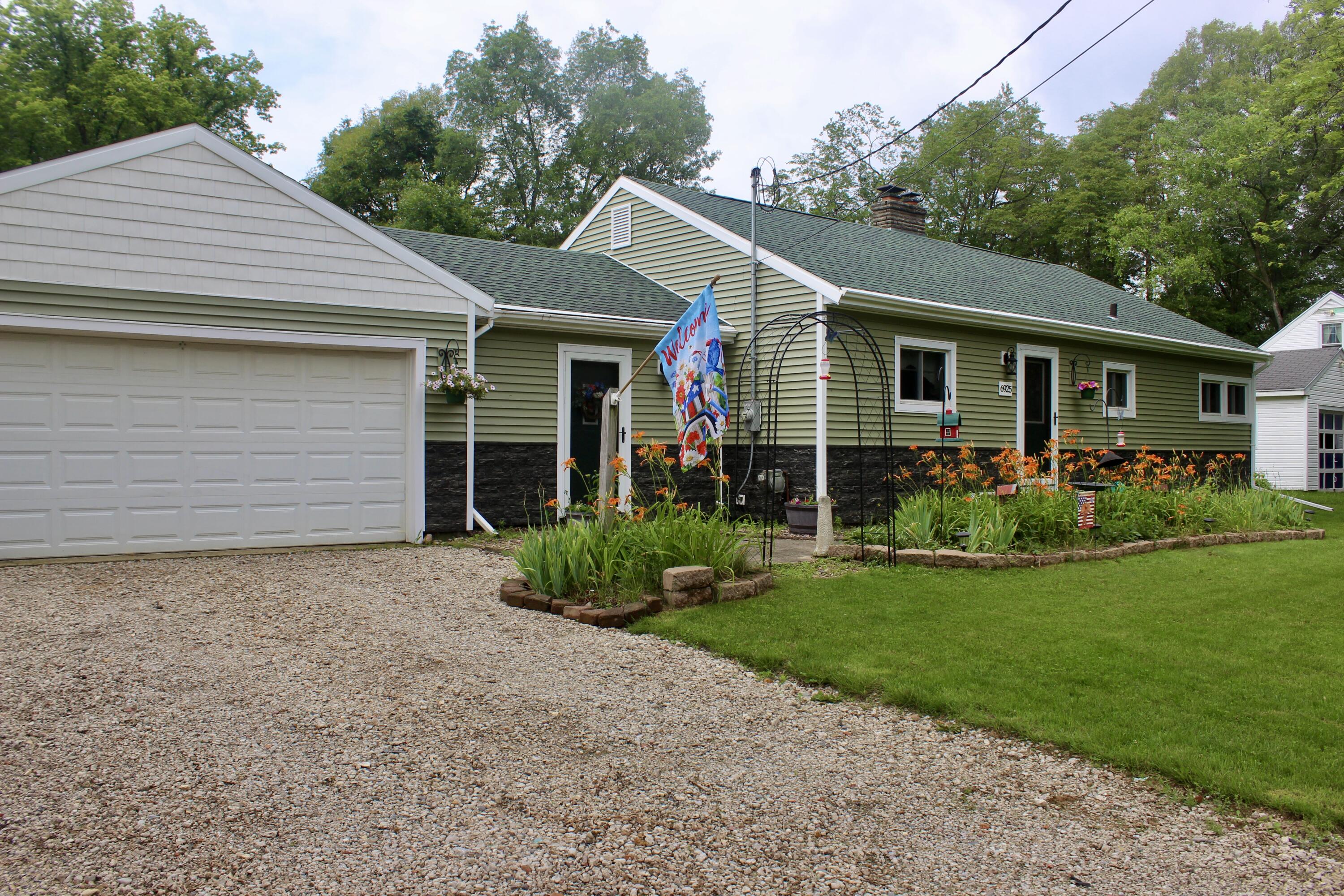 6925 Ravine Road Kalamazoo, MI 49009 - Photo 3 of 28 IMG_2677