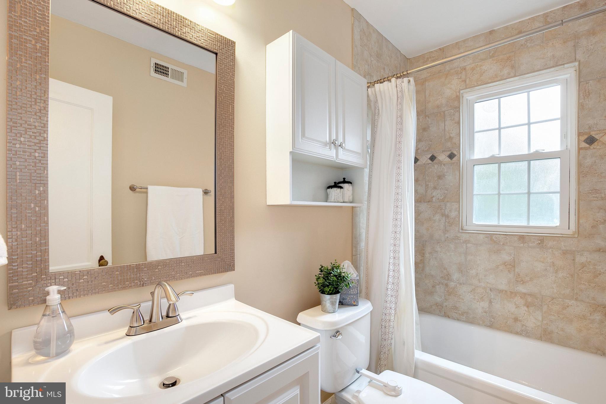 2700 13th Road South, Unit 379 Arlington, VA 22204 - Photo 15 of 26 a bathroom with a sink toilet and shower