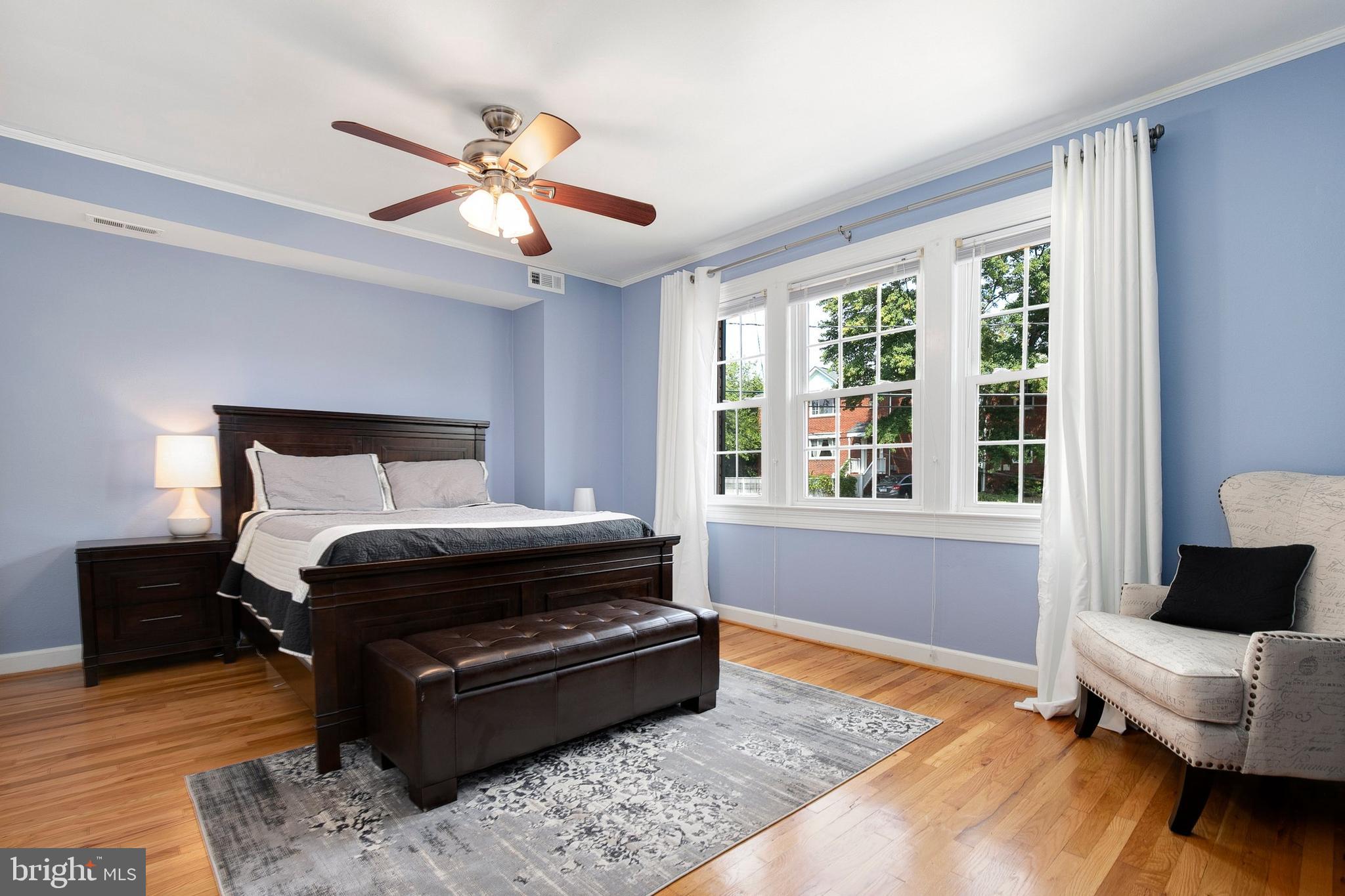 2700 13th Road South, Unit 379 Arlington, VA 22204 - Photo 20 of 26 a bedroom with bed and a window