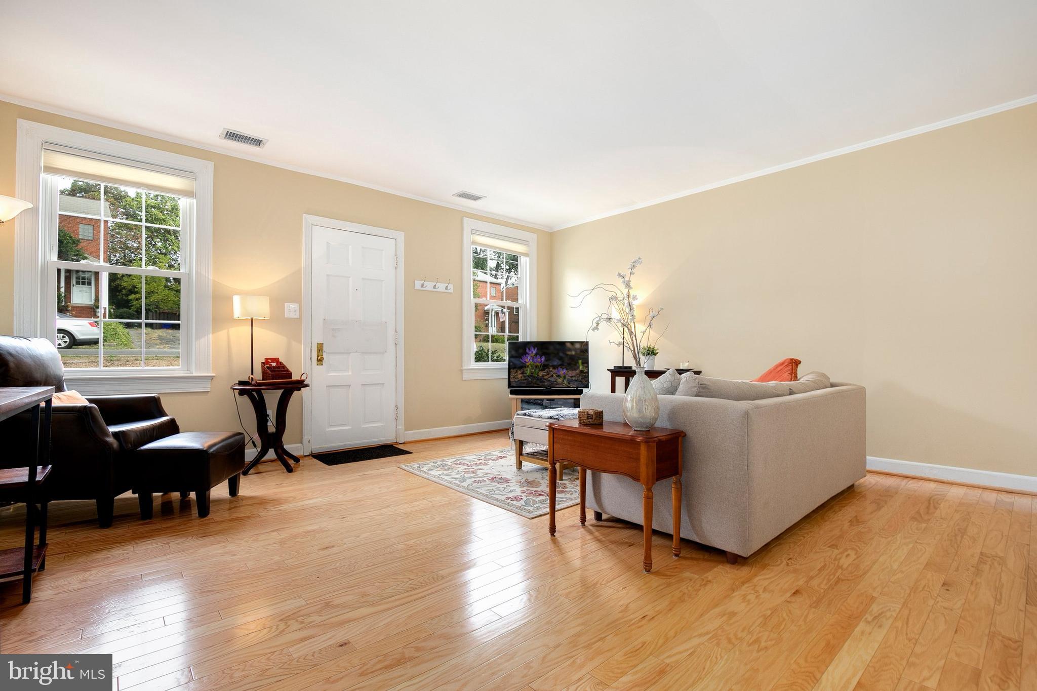 2700 13th Road South, Unit 379 Arlington, VA 22204 - Photo 4 of 26 a living room with furniture and a window