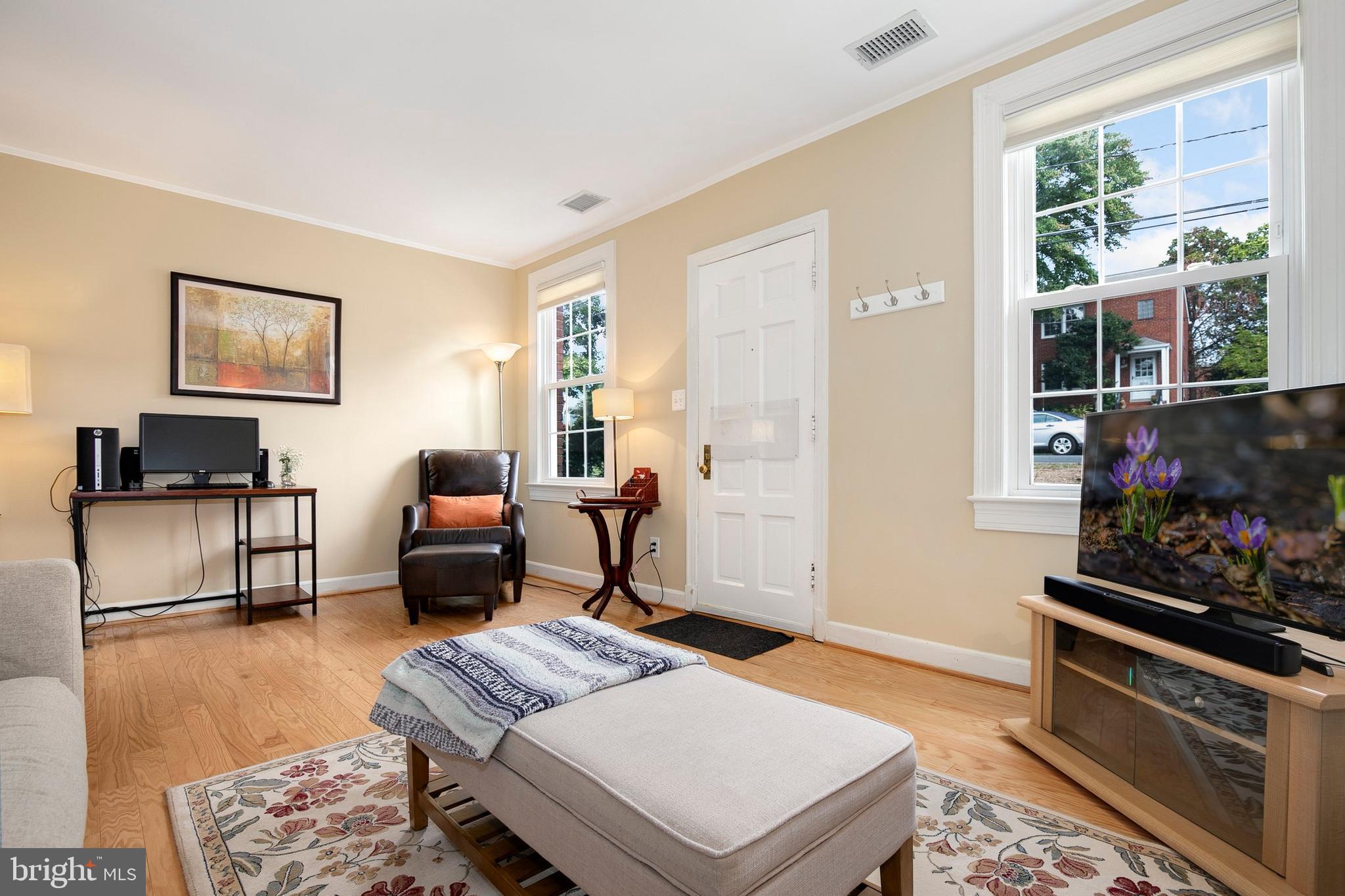 2700 13th Road South, Unit 379 Arlington, VA 22204 - Photo 7 of 26 a living room with furniture and a flat screen tv