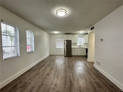 $1,995 | 2910 Pierce Street, Unit 101, Hollywood, FL 33020