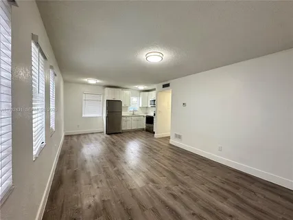 $1,995 | 2910 Pierce Street, Unit 101, Hollywood, FL 33020