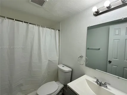 $1,995 | 2910 Pierce Street, Unit 101, Hollywood, FL 33020
