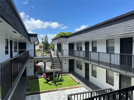 $1,995 | 2910 Pierce Street, Unit 101, Hollywood, FL 33020