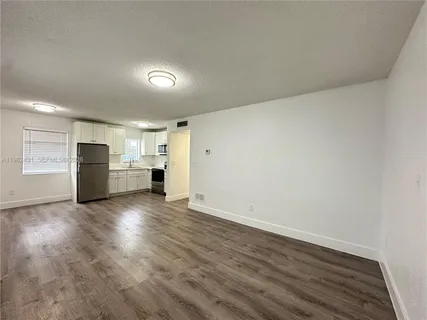 $1,995 | 2910 Pierce Street, Unit 101, Hollywood, FL 33020