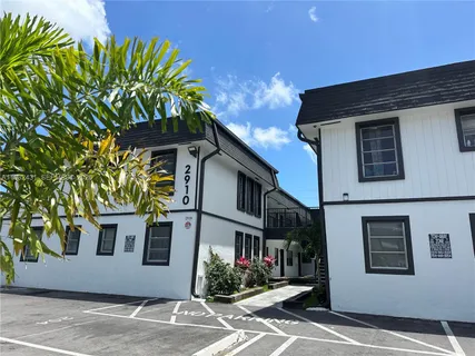 $1,995 | 2910 Pierce Street, Unit 101, Hollywood, FL 33020