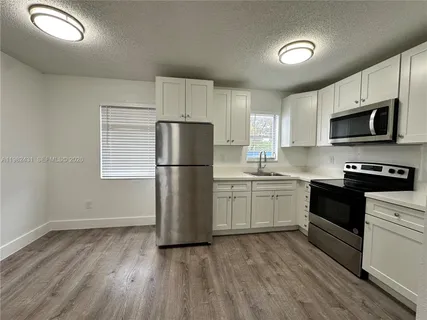 $1,995 | 2910 Pierce Street, Unit 101, Hollywood, FL 33020