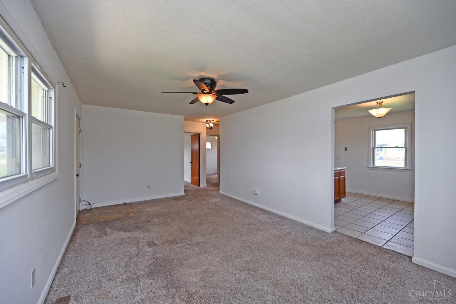 3 Chestnut Street Franklin, OH 45005 - Photo 8 of 30 Living Room