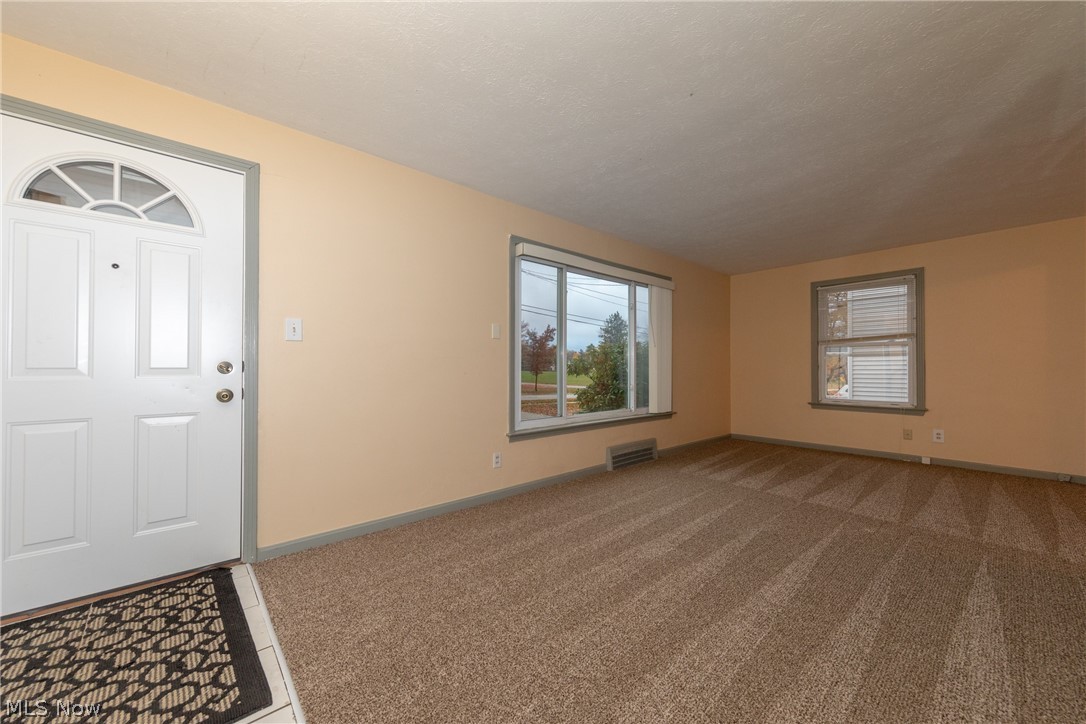 4943 Anderson Road Cleveland, OH 44124 - Photo 2 of 32 Gallery Image 2