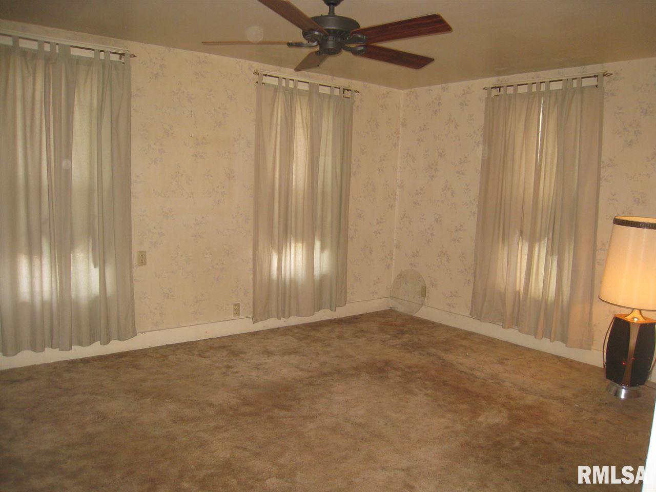 922 4th Avenue Moline, IL 61265 - Photo 5 of 25 Gallery Image 5