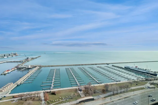 $950,000 | 211 North Harbor Drive, Unit 306, Chicago, IL 60601