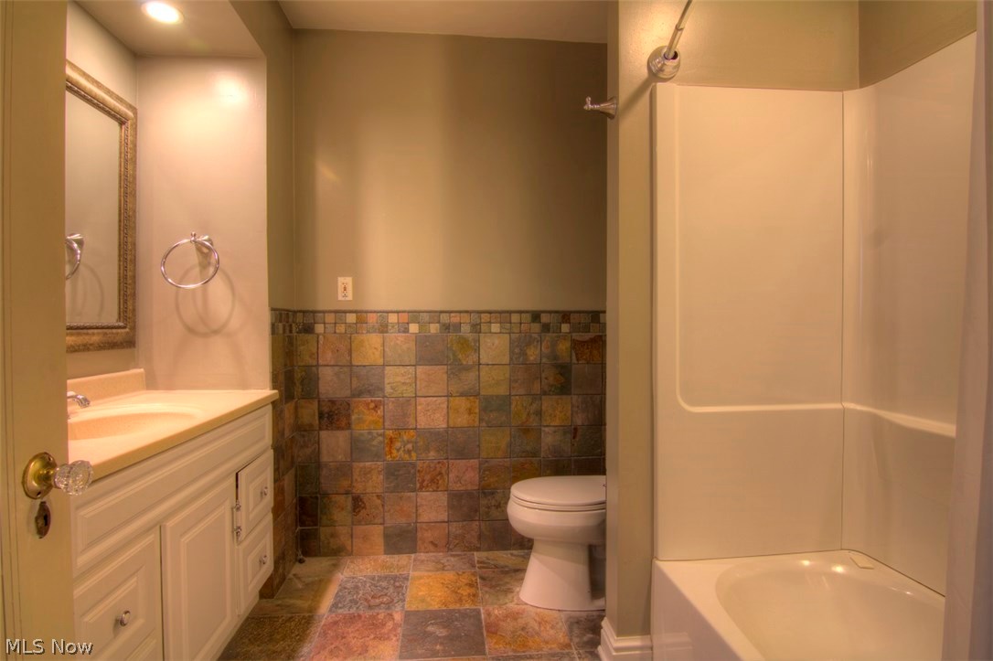 3686 Woodridge Road Cleveland, OH 44121 - Photo 13 of 19
