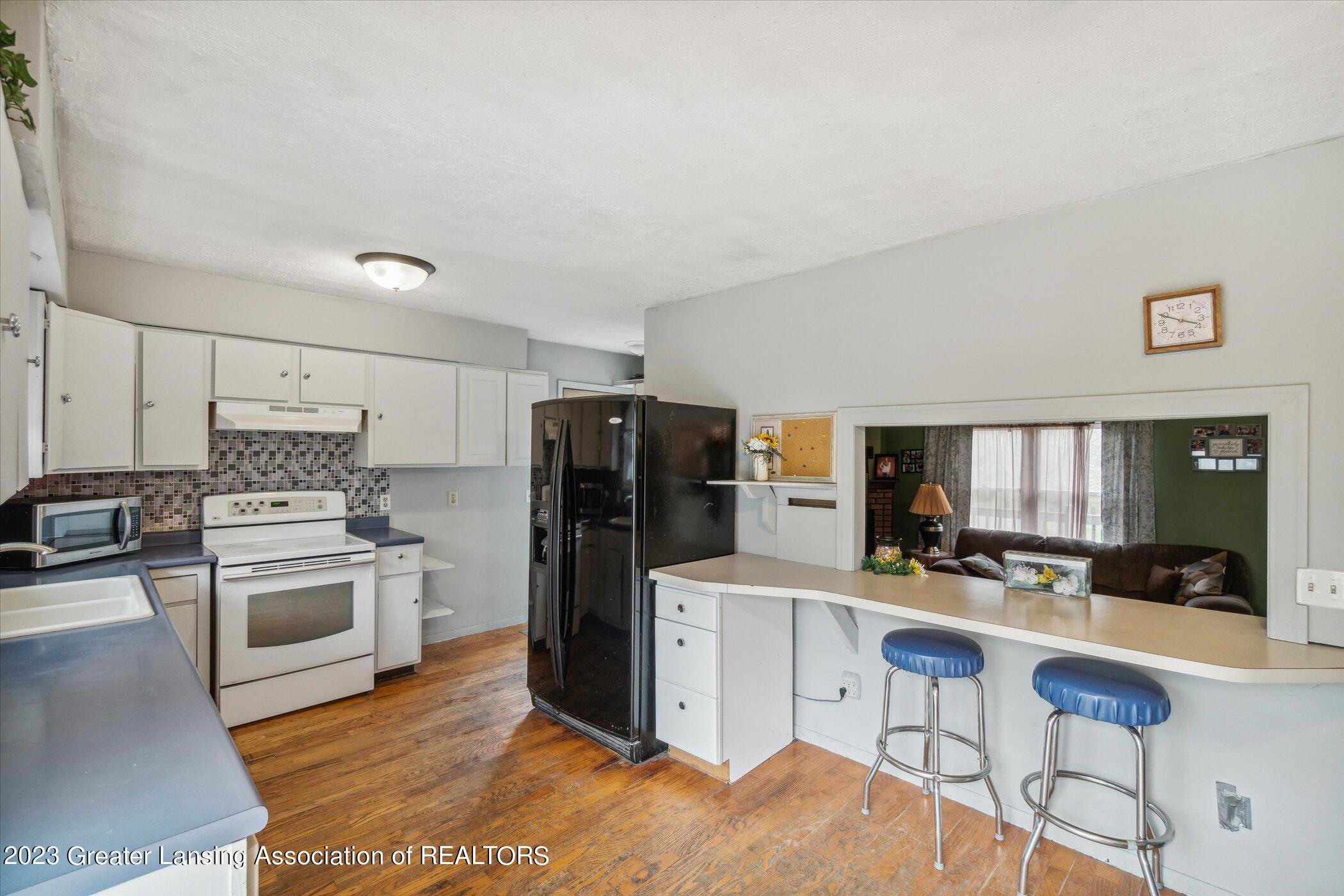 1386 Kelly Road Mason, MI 48854 - Photo 12 of 35 16-1386-Kelly-Rd-Mason-MI-48854-WindowSt