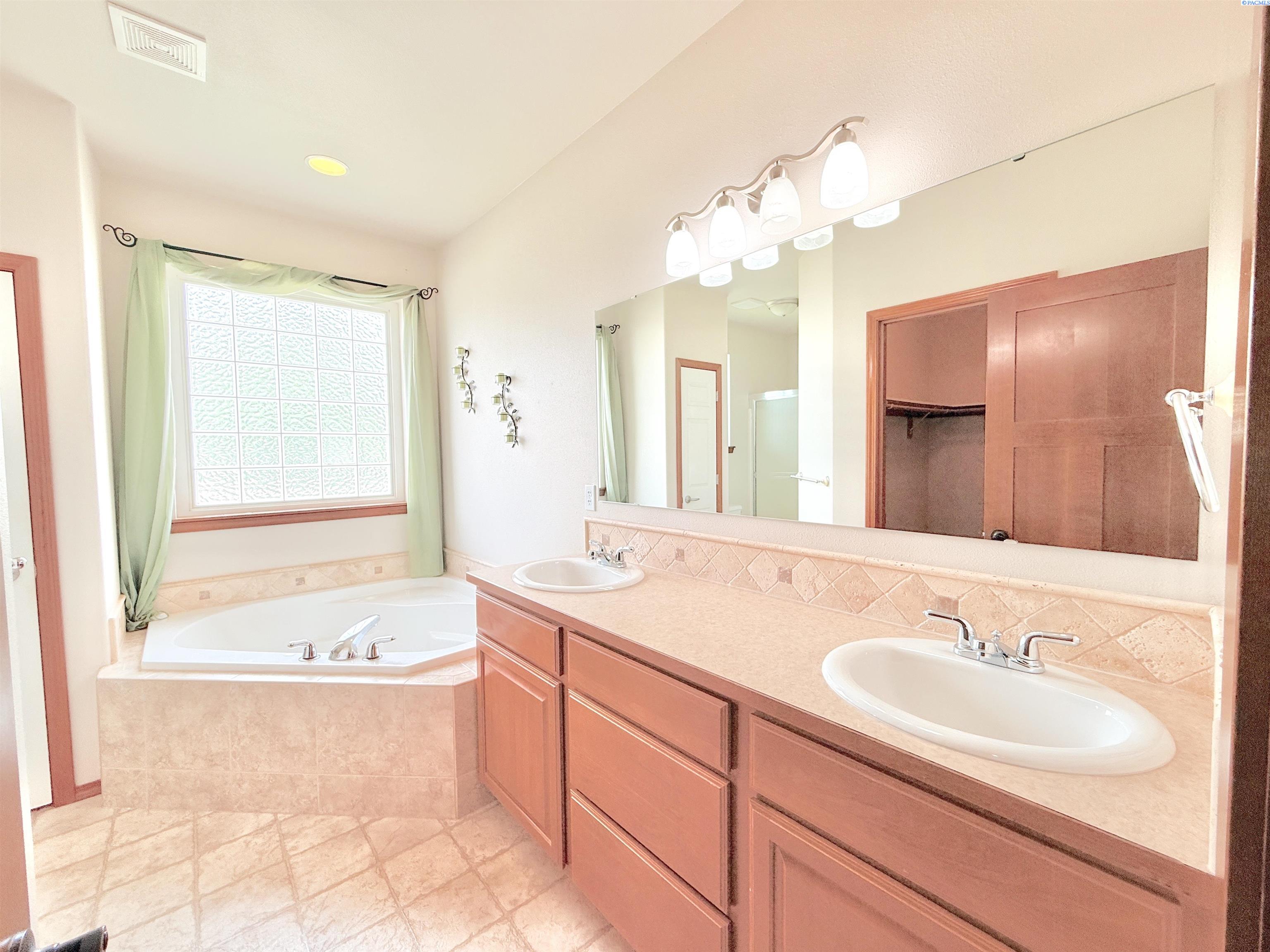 22505 South Clodfelter Road Kennewick, WA 99338 - Photo 12 of 42 Gallery Image 12