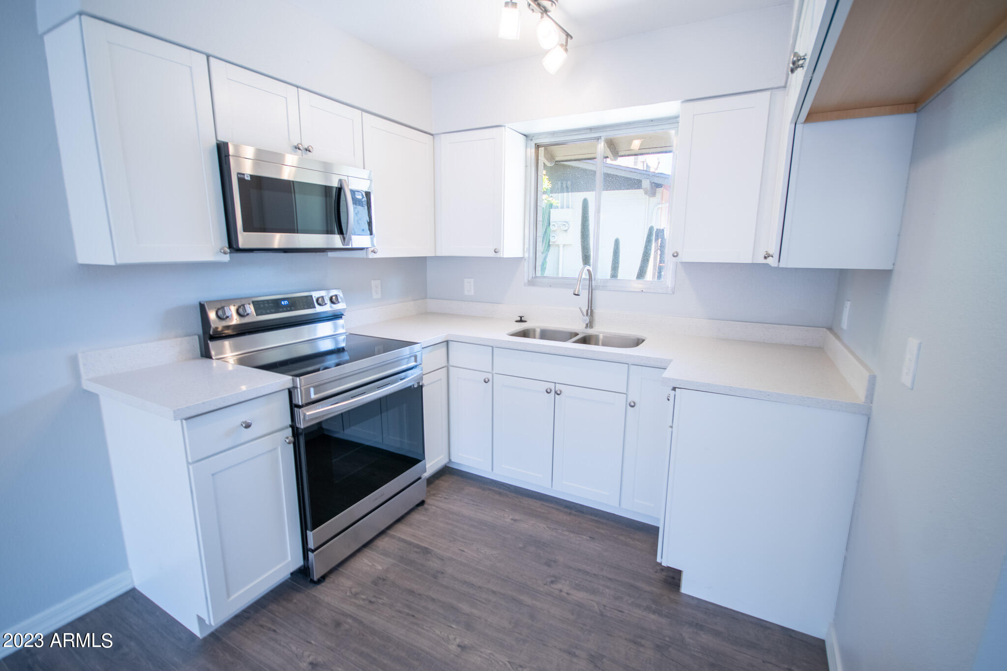 6721 East McDowell Road, Unit D306 Scottsdale, AZ 85257 - Photo 2 of 11 Kitchen