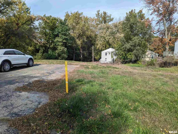 $8,800 | 593 Roosevelt Street, Creve Coeur, IL 61610