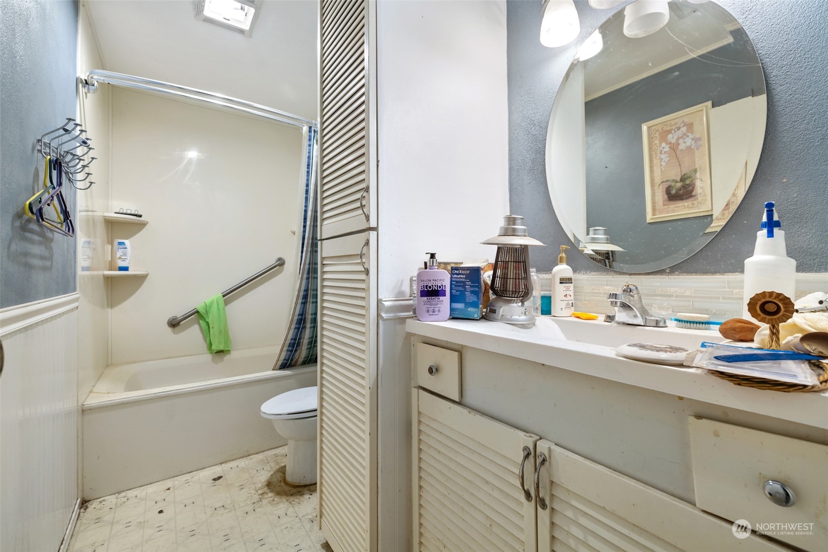207105 East Finley Road Kennewick, WA 99337 - Photo 14 of 15 a bathroom with a sink a toilet and shower