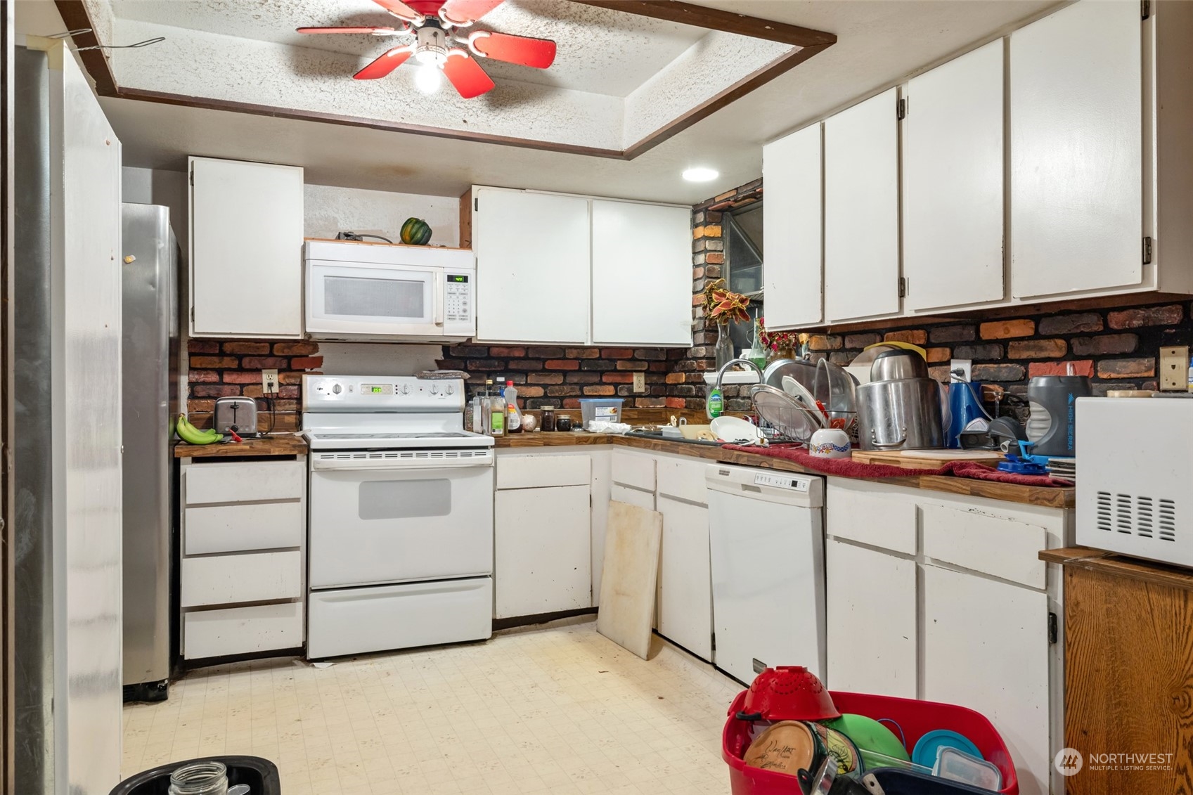 207105 East Finley Road Kennewick, WA 99337 - Photo 7 of 15 a kitchen with cabinets a sink and appliances