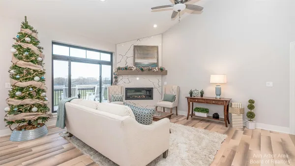 $697,702 | 1321 Gallery Pointe Drive, Saline, MI 48176