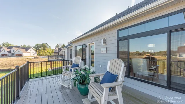 $697,702 | 1321 Gallery Pointe Drive, Saline, MI 48176