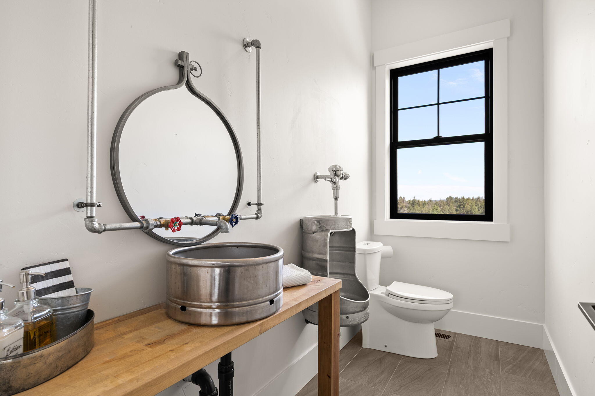20055 Pacific Heights Rd Bend Bend, OR 97703 - Photo 47 of 66 Gallery Image 47