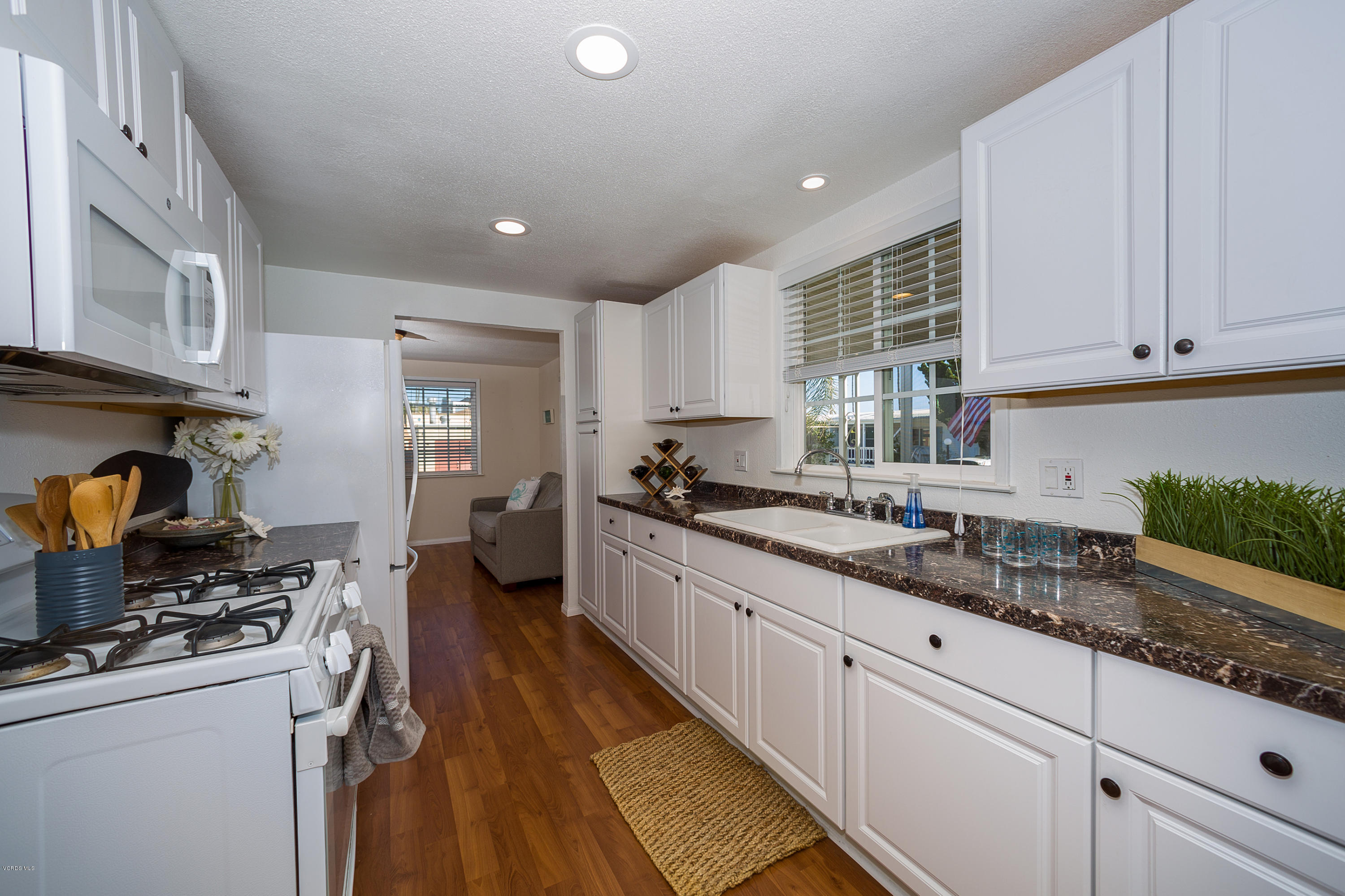 4501 West Channel Islands Boulevard, Unit 82 Oxnard, CA 93035 - Photo 3 of 29 8