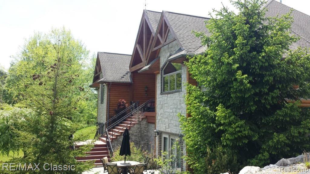 11169 Hyne Road Brighton, MI 48114 - Photo 34 of 48 ENTRY.jpg