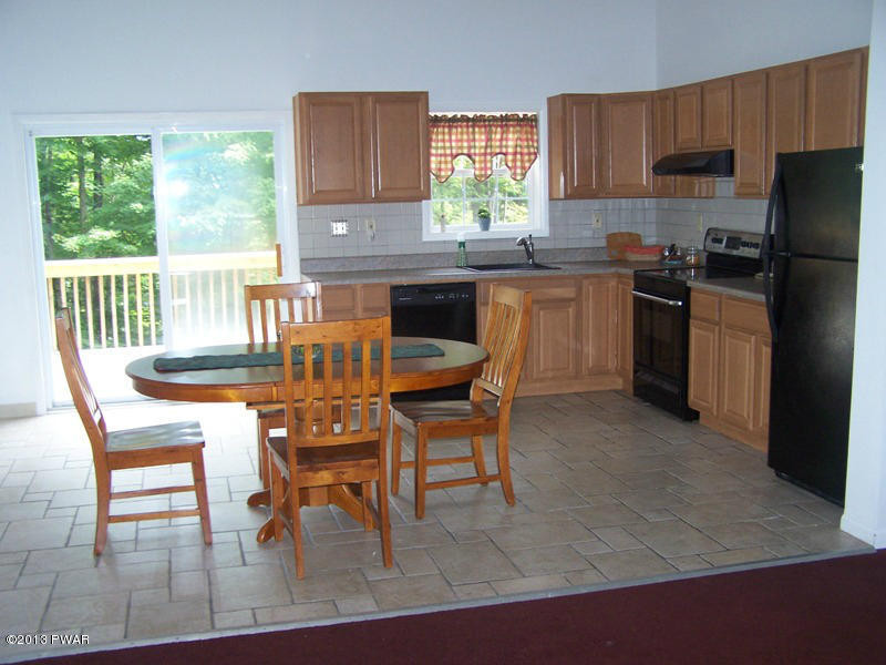 115 Lk Vw Road Greentown, PA 18426 - Photo 2 of 9
