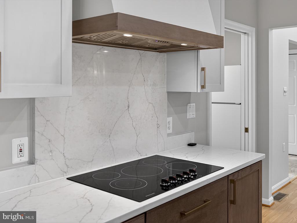 23 Sheffield Road Rehoboth Beach, DE 19971 - Photo 18 of 100 Stunning cooktop and range hood.