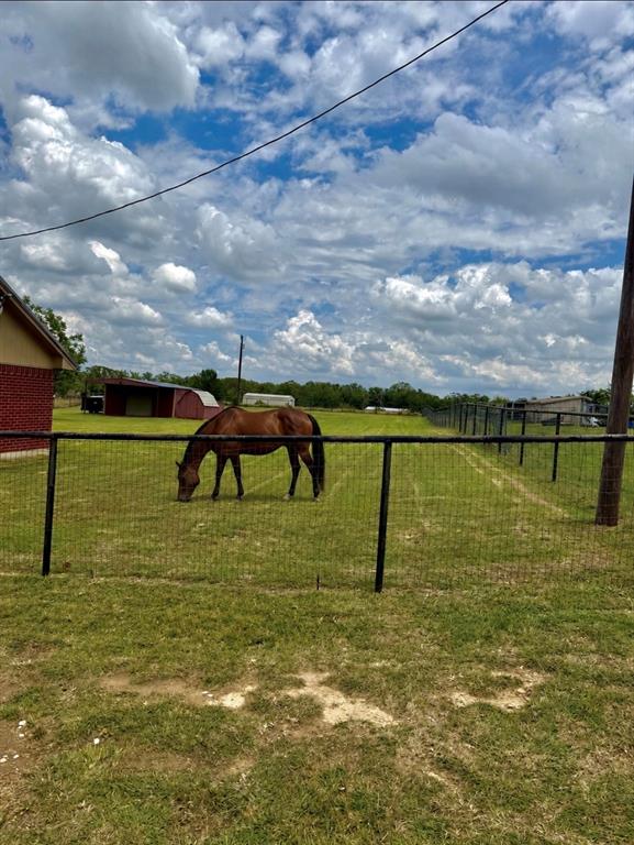 826 Gilliland Road Springtown, TX 76082 - Photo 4 of 27