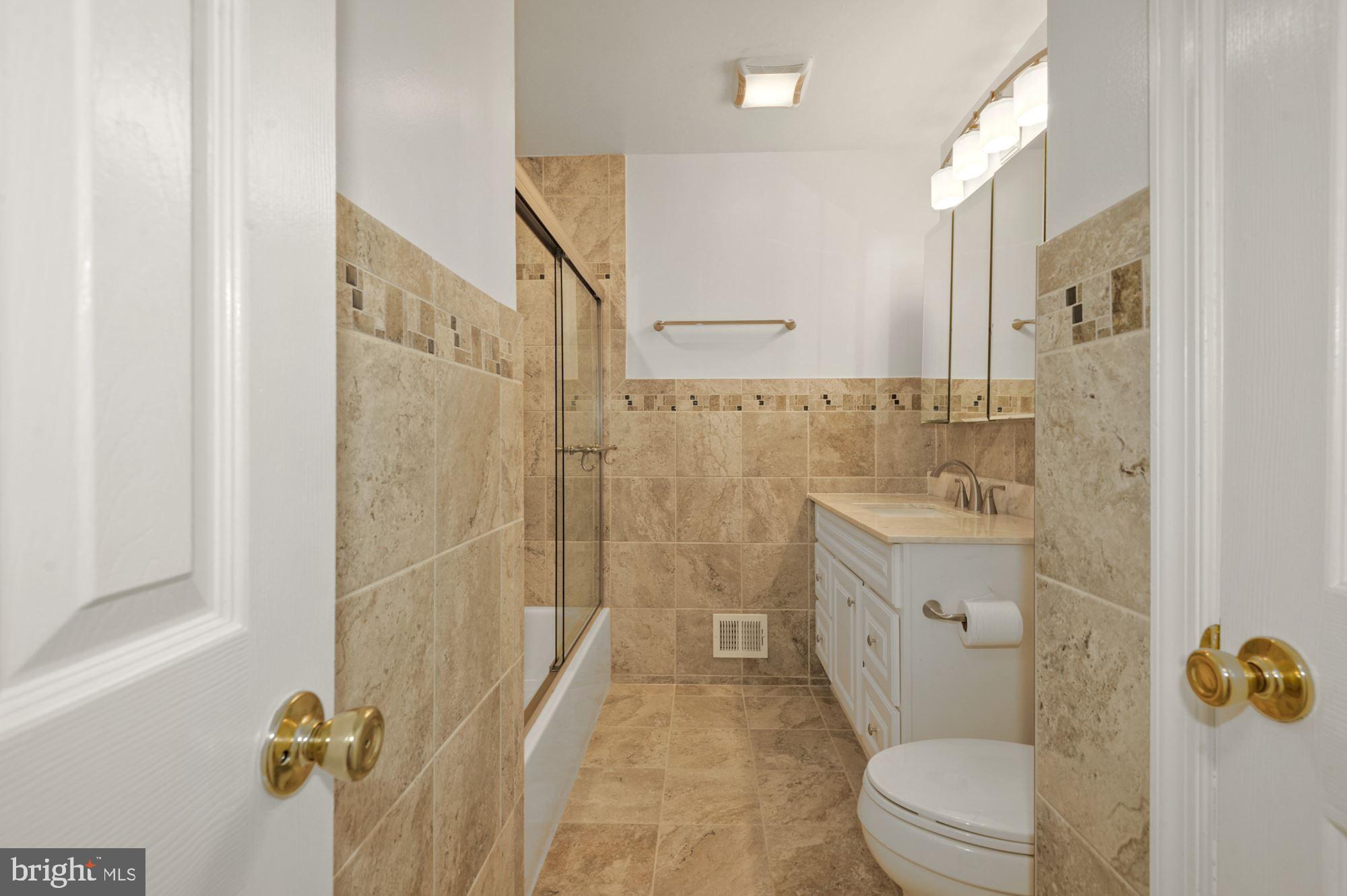 4412 Gage Road Alexandria, VA 22309 - Photo 26 of 43 Upper level guest bathroom