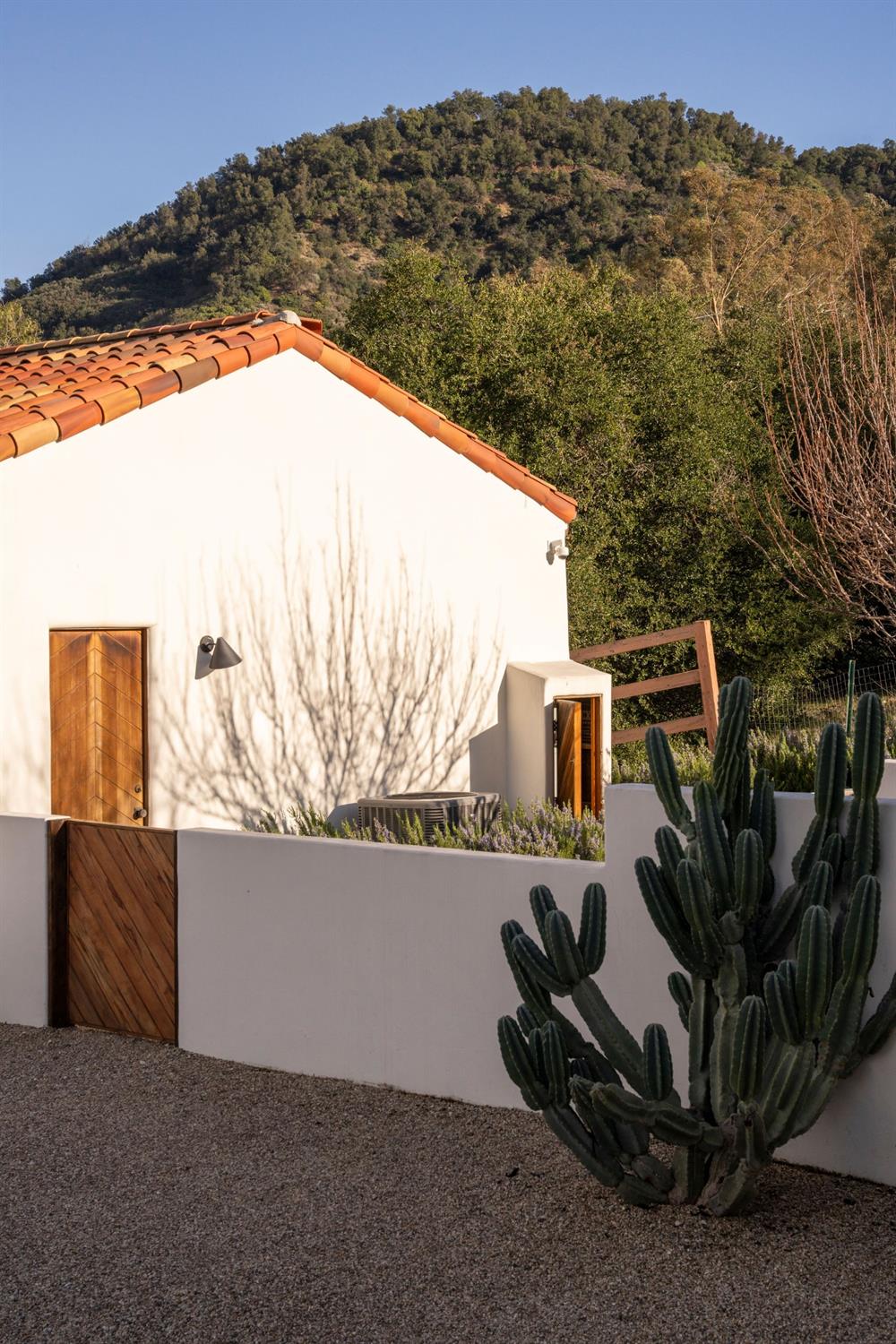 12980 Ojai Road Santa Paula, CA 93060 - Photo 29 of 38 a view of outdoor space and yard