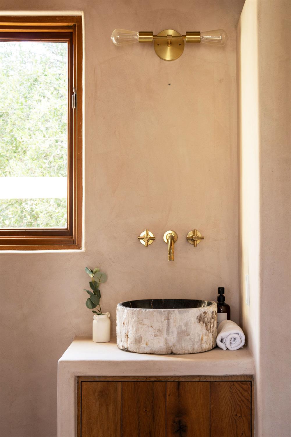 12980 Ojai Road Santa Paula, CA 93060 - Photo 31 of 38 a bathroom with a sink and a mirror