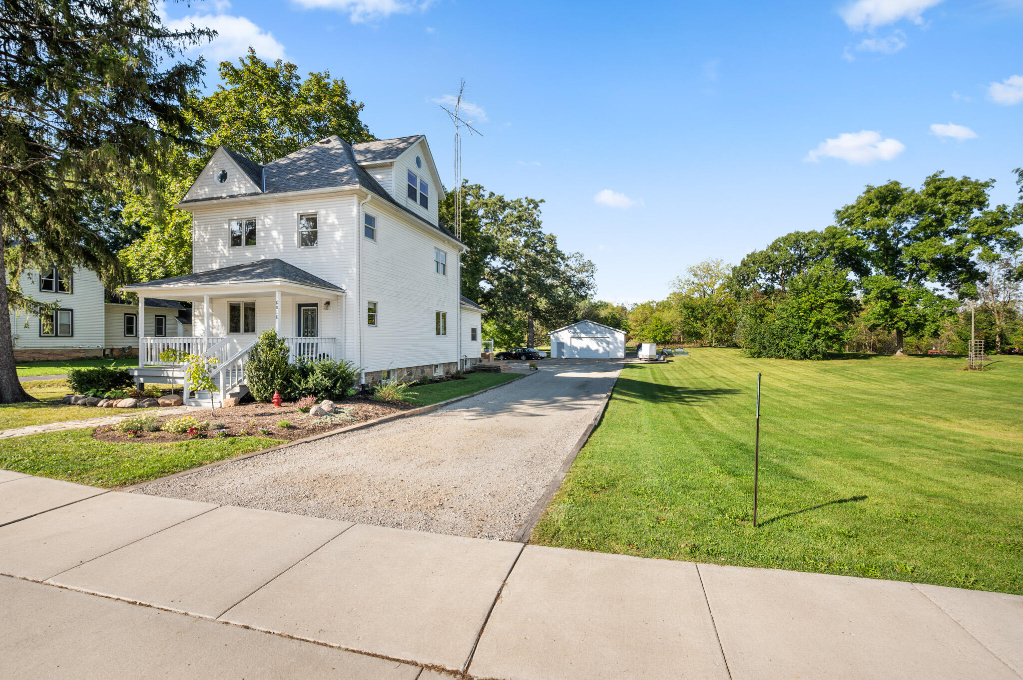 8018 200th Avenue Bristol, WI 53104 - Photo 4 of 35 4) 63560-68daad956fff3
