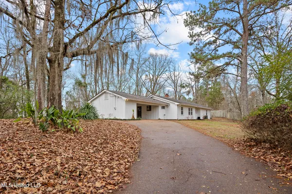 $275,000 | 218 West Virginia Drive, Clinton, MS 39056