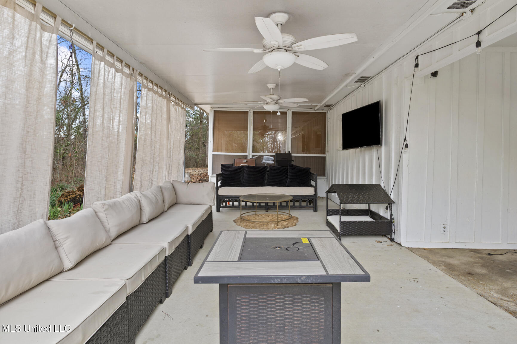 218 West Virginia Drive Clinton, MS 39056 - Photo 4 of 30 218 W Virginia Dr-23