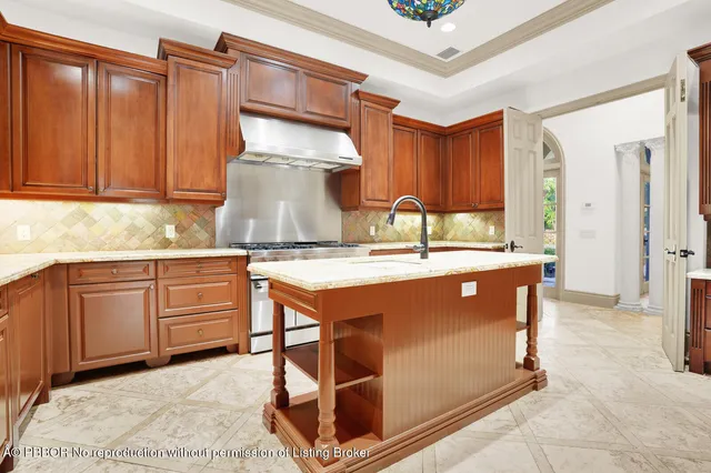 $18,900,000 | 201 Via Bellaria, Palm Beach, FL 33480