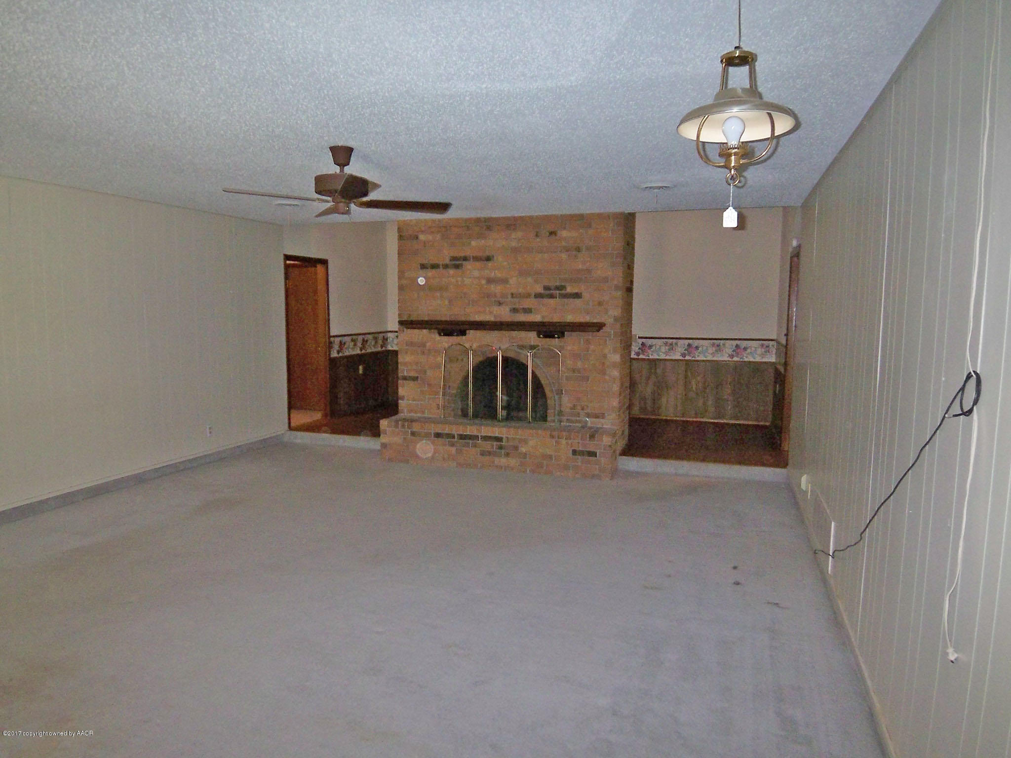4212 Kingston Road Amarillo, TX 79109 - Photo 6 of 23 Living Room 1