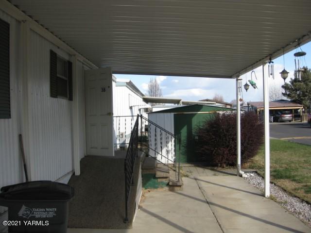 325 South 5th Street, Unit 38 Sunnyside, WA 98944 - Photo 2 of 10 a view of outdoor space