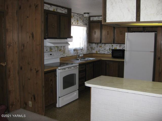 325 South 5th Street, Unit 38 Sunnyside, WA 98944 - Photo 3 of 10 a kitchen with stainless steel appliances granite countertop a stove a sink and a refrigerator