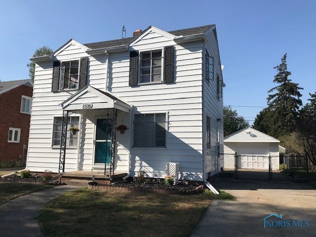 2536 Castleton Avenue Toledo, OH 43613 - Photo 1 of 21 Welcome to 2536 Castleton, west off Douglas, on a beautiful tree-lined street.