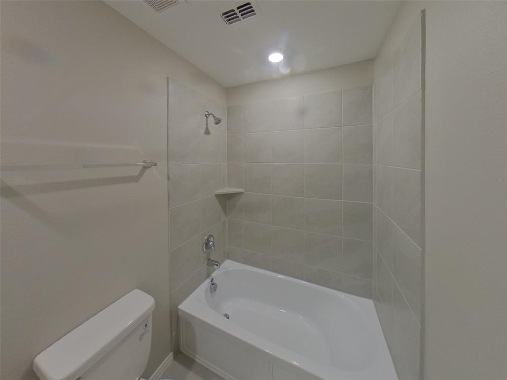116 Cornstalk Lane Princeton, TX 75407 - Photo 15 of 17 a bathroom with a bathtub and toilet