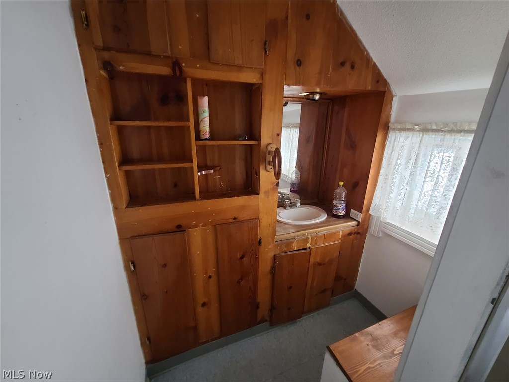 3173 Scranton Road Cleveland, OH 44109 - Photo 17 of 28 Gallery Image 17