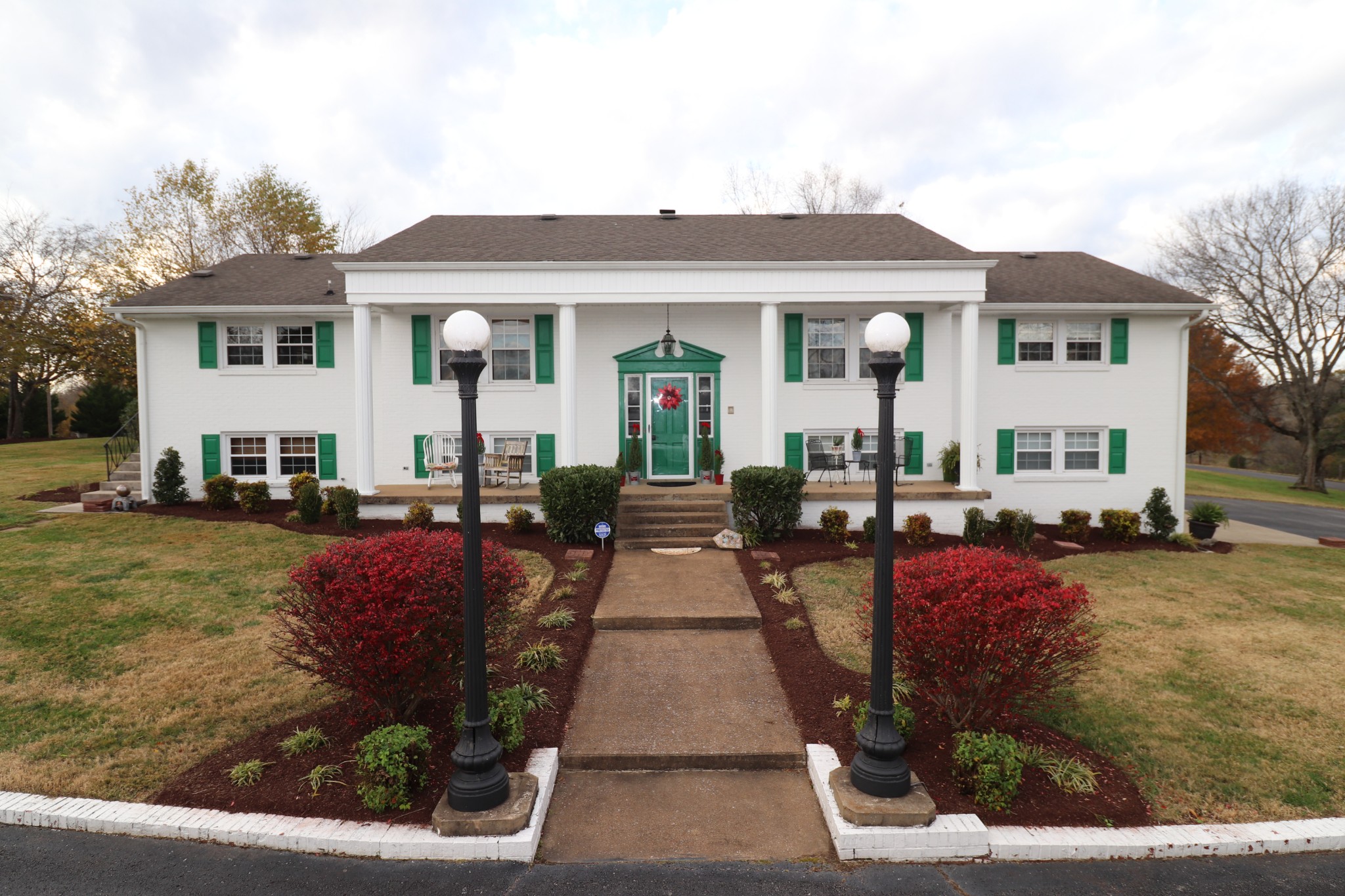 a view of a house with entertaining space