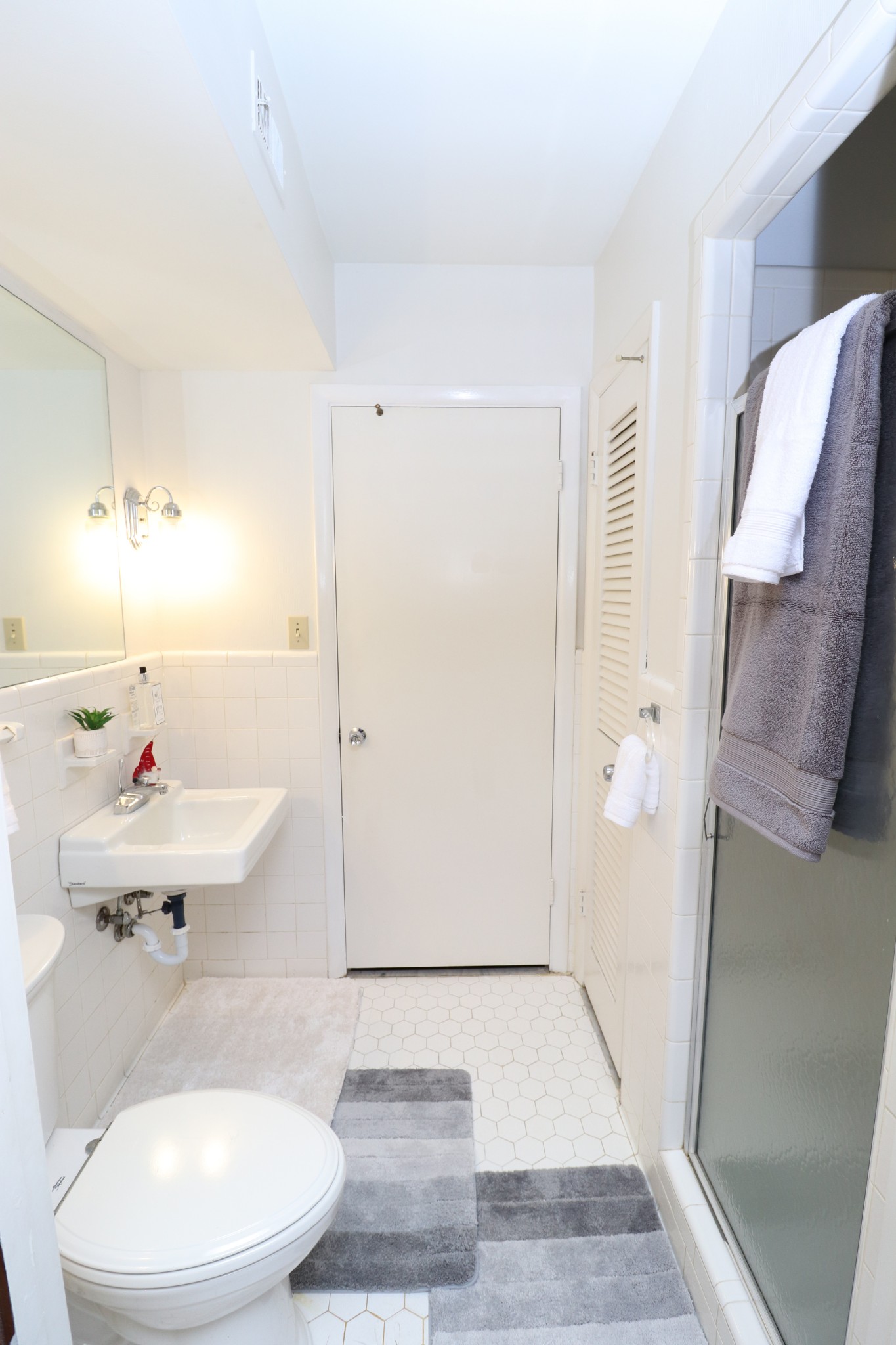 545 Puryears Bend Road Hartsville, TN 37074 - Photo 29 of 50 a bathroom with a sink and a mirror