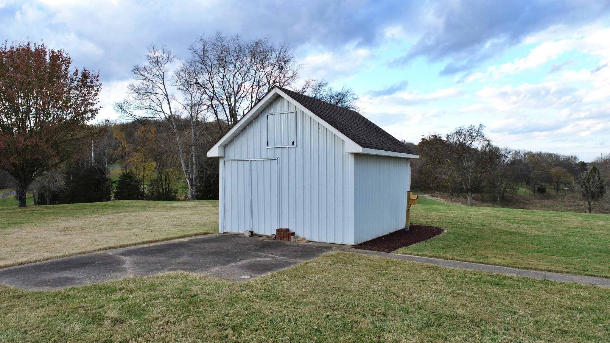 545 Puryears Bend Road Hartsville, TN 37074 - Photo 41 of 50 a backyard of a house with lots of green space