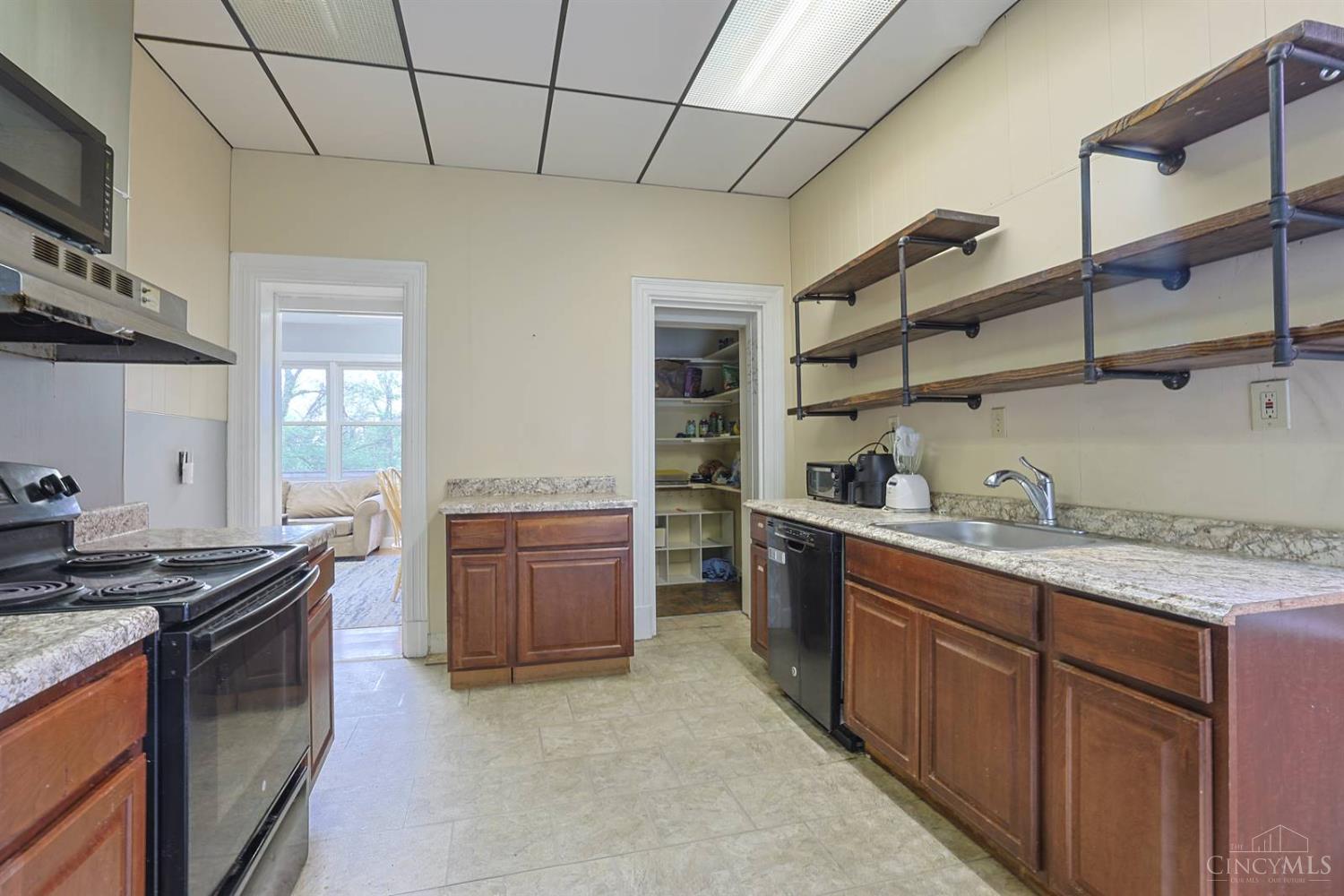 452 Riddle Road Cincinnati, OH 45220 - Photo 15 of 32